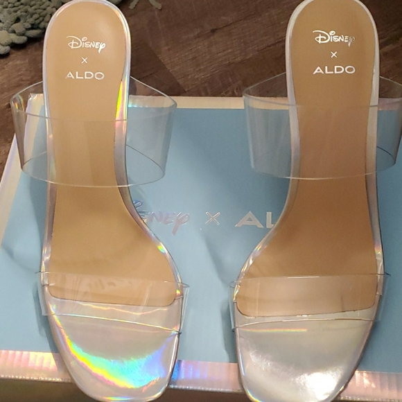 Sandals - Picture 1 of 2